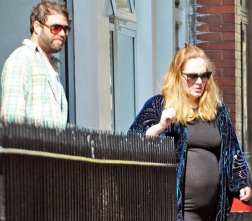 detalhesinuteis:  Adele pregnant