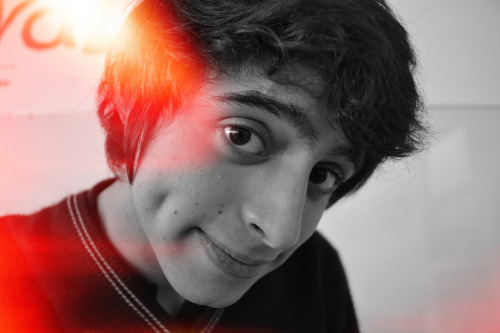 trueyouth:  Soy un chileno súper sensual, denme reblog :c quiero ser feimus para que mi mamá me quiera u,u