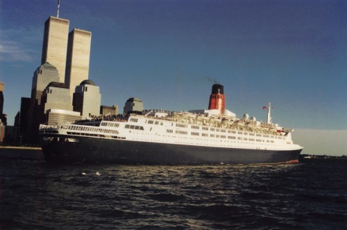 9ine6ix:  That time of year again.  A pic I took of the QE2 motoring past the WTC in early Sept
