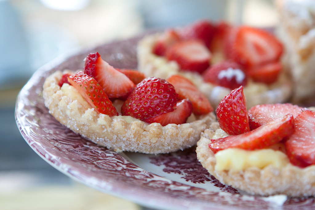 delectabledelight:  High Tea in English Garden-6 (by Willemvdk) 
