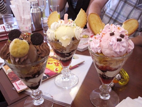 This is how ice cream in a Japanese maid cafe looks like~