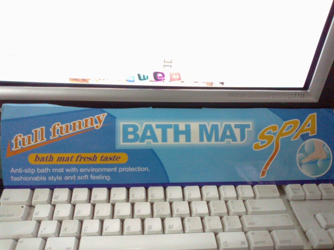 What does a bath mat taste like? Funny.
Via @AsharaFern + @sahanig1.