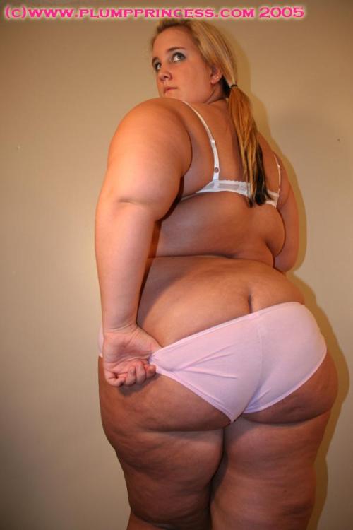 Porn Pics straightedgejuggalo:  Model: Plump Princess