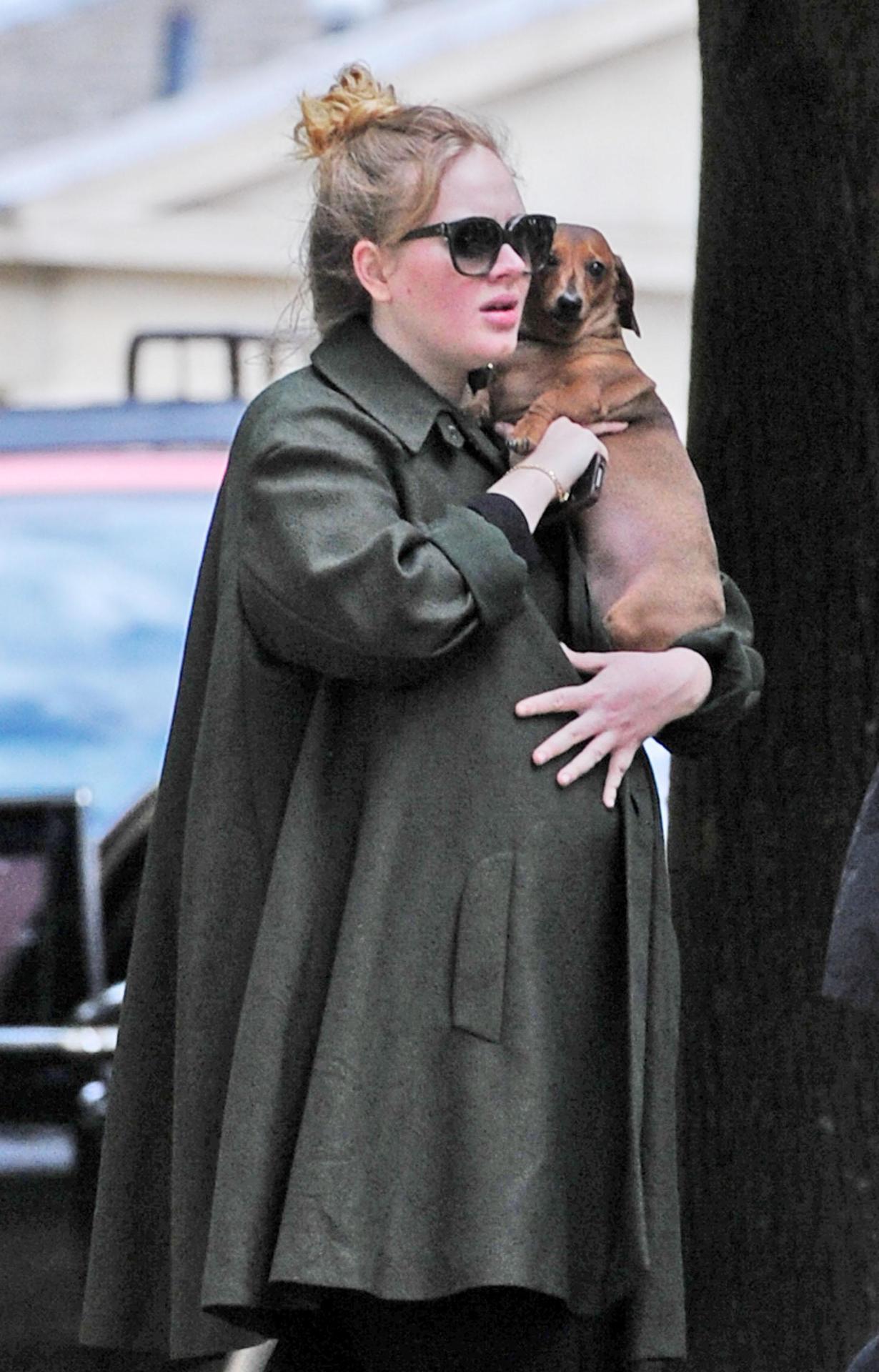 adelexlondon:  Some photos of Adele out in London. 