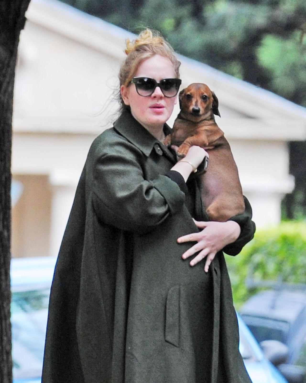 adelexlondon:  Some photos of Adele out in London. 