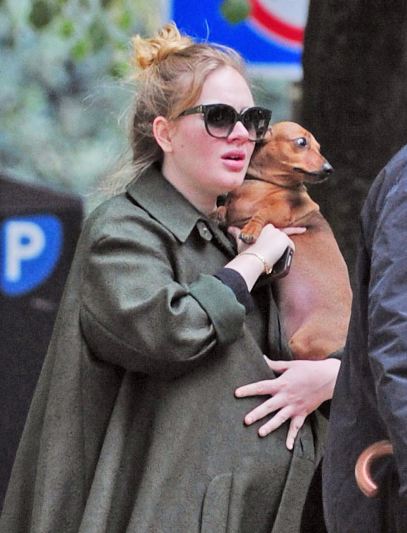 adelexlondon:  Some photos of Adele out in London. 