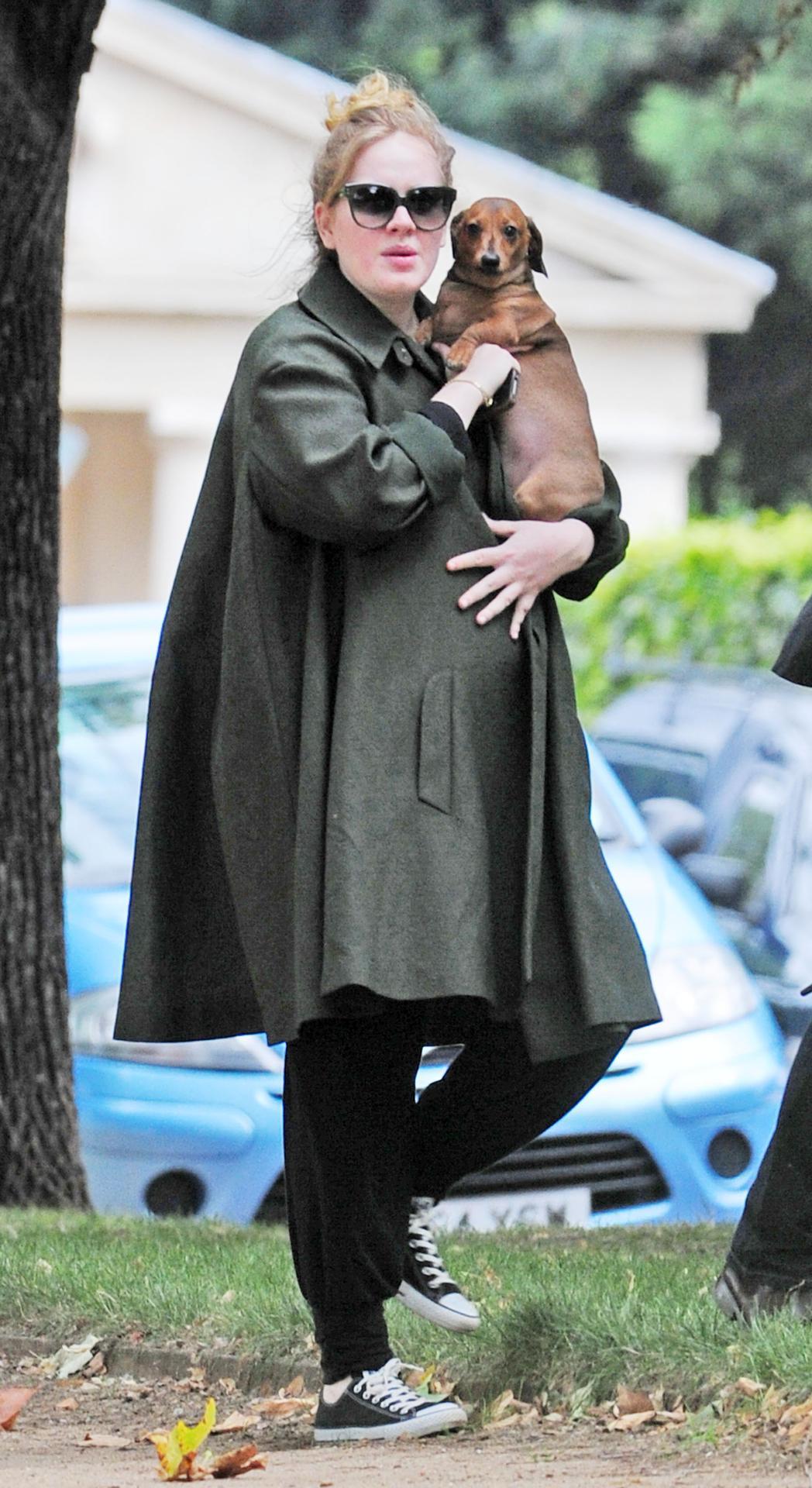 adelexlondon:  Some photos of Adele out in London. 