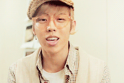  31/50 gifs of Dongwoo 