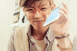  31/50 gifs of Dongwoo 