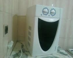 hemoprivilege:  cydoniancitizen:  If you’re ever feeling sad jsut look at this microwave   thAT THING IS TERRIFYING tHIS DOESNT HELP AT ALL 