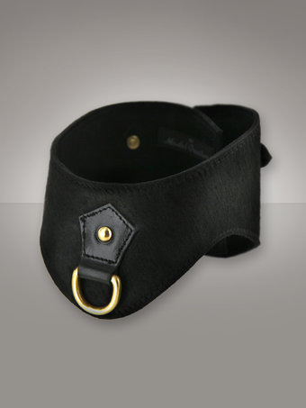 the model traitor pony posture collar.PONY POSTURE, I’m in love.