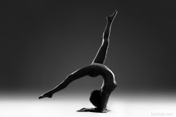 movement-and-yoga:  Naked Yoga A nude yoga