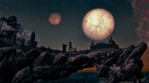 athronebelow:  Favourite places in Skyrim | Solitude   Need to get this game!