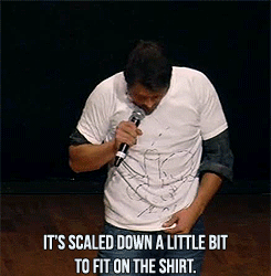 supernaturalthreesome:  Misha drawing an accurate depiction of his penis on a shirt for charity. Video 