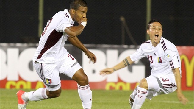 decimosysomoss:  Salomón Rondón vs Paraguay Venezuela vs Paraguay Estadio Defensores