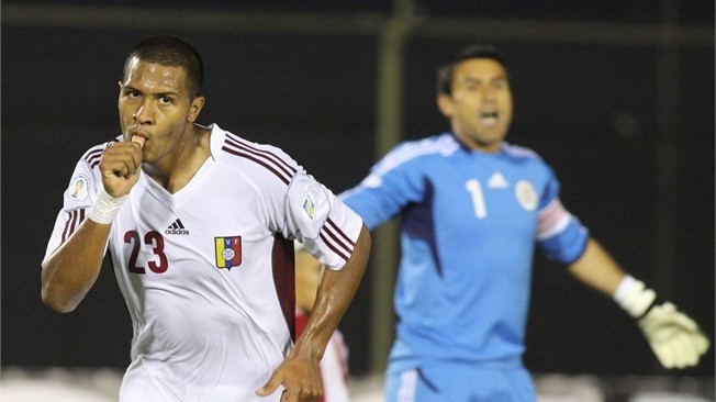 decimosysomoss:  Salomón Rondón vs Paraguay Venezuela vs Paraguay Estadio Defensores