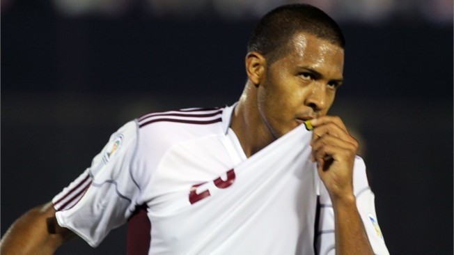 decimosysomoss:  Salomón Rondón vs Paraguay Venezuela vs Paraguay Estadio Defensores