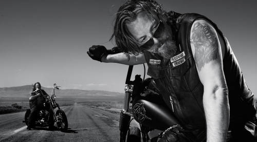 smashingsatur9::D  New season of the Sons of Anarchy starts tonight —Oh my, look at Chibs’s arm… wha