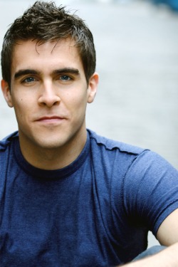 kissandsky:  Josh Segarra