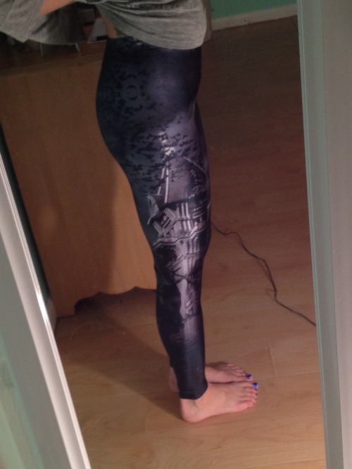 oopsiejamie:Closeups of Haunted House leggings. Because they are so cool.