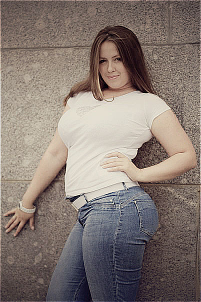 curvyvictoriia:  Erlier, when i was younger and studied in school i was shy to wear jeans and always