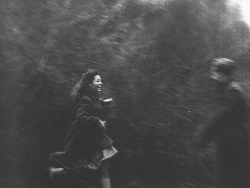 thetalltwig:Hiroshima Mon Amour, 1959This picture is so beautiful.