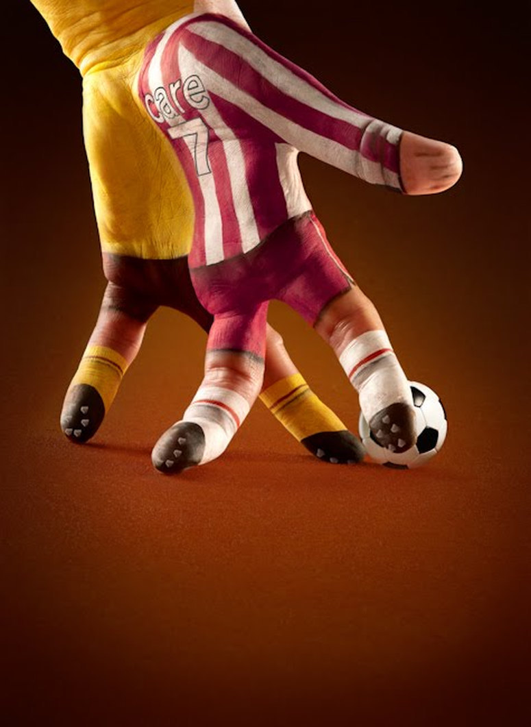 coolpictures:  One Hand Football