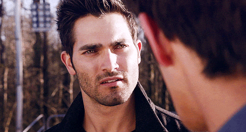 4persephone:lielabell:You know why people in fic are always having Derek talk with his eyebrows?  Th