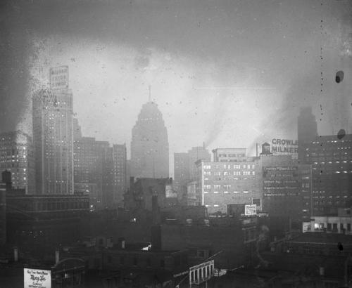 USS Los Angeles Zeppelin over Detroit.
Circa 1930s.