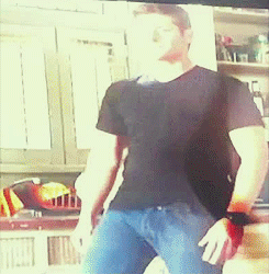 supernaturalthreesome:  Jensen being ‘slutty’ in the season 7 gag reel 