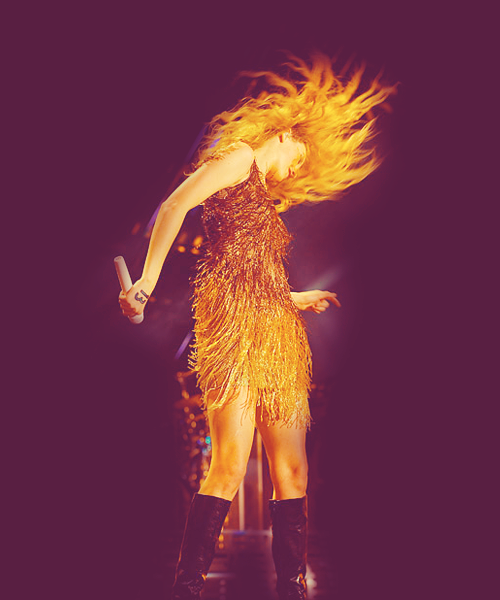 infinitelogan:2/50 Taylor Swift Hair Flicks