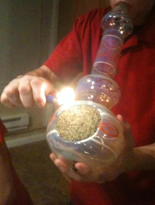 stoneddthoughts: uptoke: Holyshit, that is a fat bowl ^^ just said that in my head x]