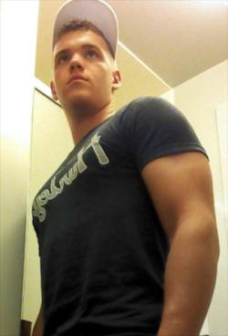 bisexualhot:  19 year old, marine from San Diego, CA 