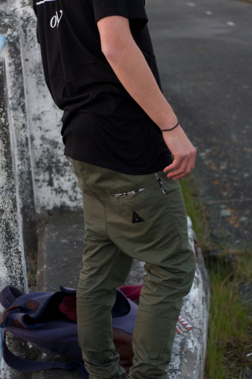 69-lostsouls: dales-darkie:  sagging  69