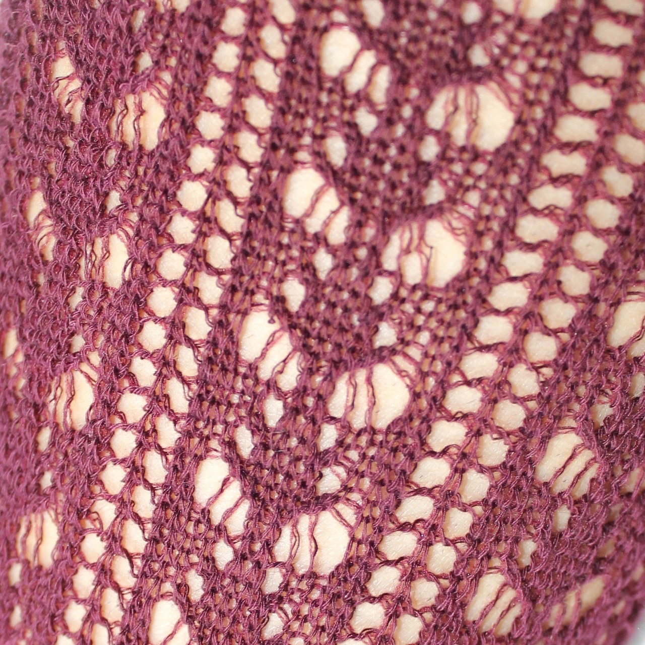 nuagedesouvenirs:  Juste une petite anecdote sur le premier de ces collants (celui