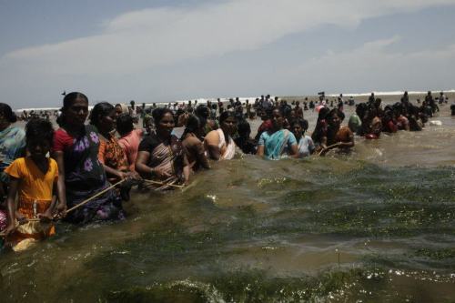 Kudankulam protestors launch ‘jal satyagraha’ Hundreds of people from Tamil Nadu’s