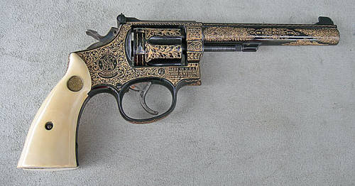 pimpingweapons: A pair of engraved Smith &amp; Wesson 38s, found here.