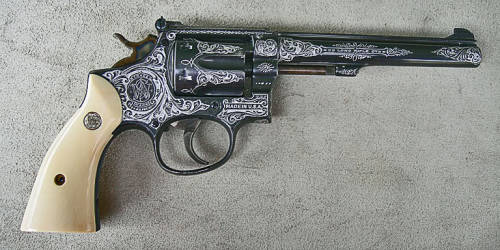 pimpingweapons: A pair of engraved Smith &amp; Wesson 38s, found here.