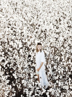  Blanc Canvas, Vivian Witjes by Corrie Bond