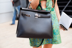 what-do-i-wear:  (image: mypreciousconfessions)