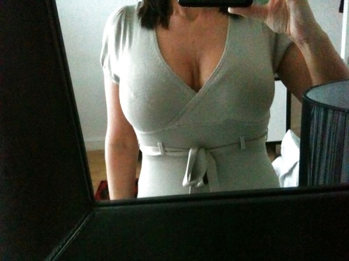 addictofselfdelusiongirl: New top. Too much? nope Just enough.