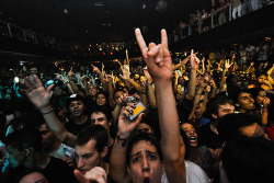 whoreoftheband:  I find crowd pictures the best pictures ever because you just see everyone as themselves.  