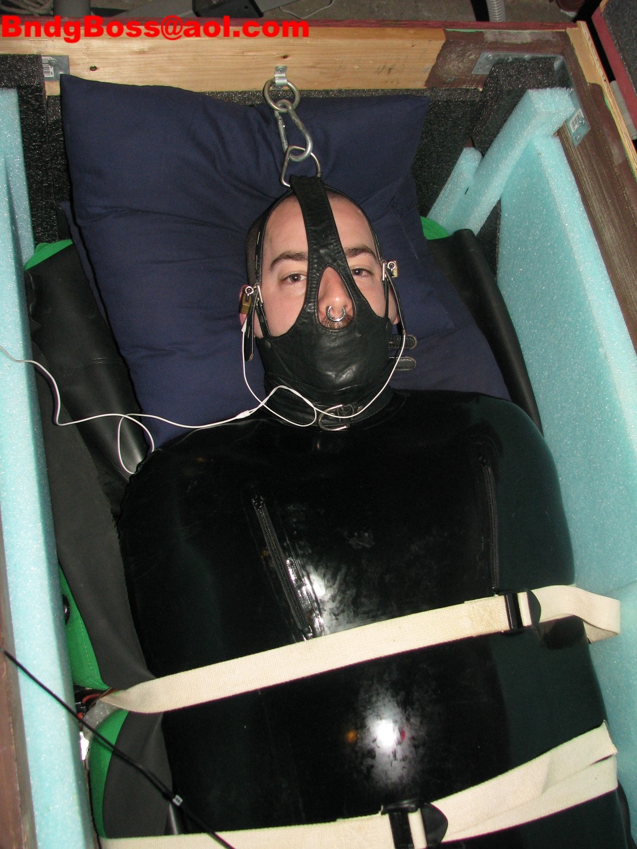 iamsubsumed:  thebondageboss:  one of my favorite pups  Looks secure and comfortable.