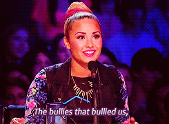  ”La gente que nos hizo bullying ahora nos está viendo en TV”- Demi Lovato. 