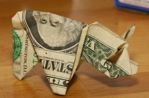 quillusquillus:nicksaw:Man pays for $137 traffic ticket with 137 origami pigs, delivered in doughnut