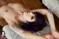 cutesuicidegirls:  Grenade Suicide