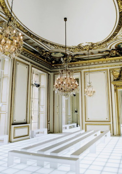 blua:  Balenciaga F/W 2010 Venue I would