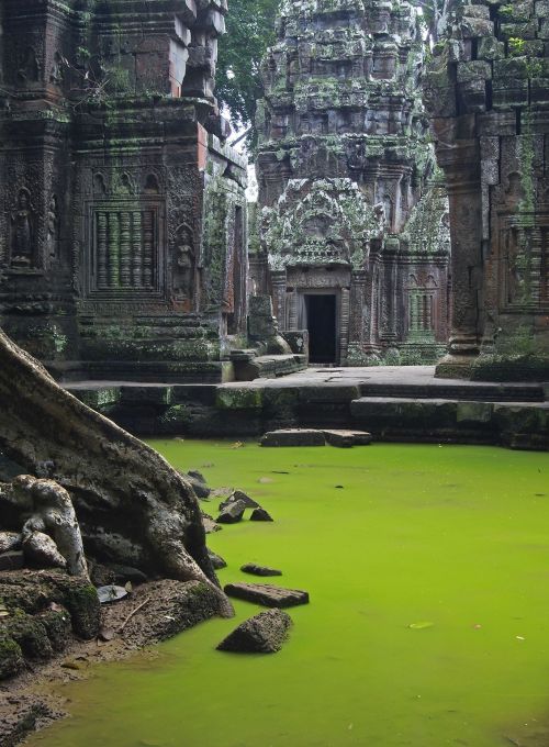 shogunofyellow: Angkor Wat is the largest Hindu temple complex in the world. The temple was built by