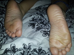 MYBUTTSLUT  Her pretty feet