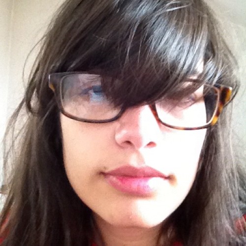 lechatquestion: Voilà, ce matin j’ai un bouton, les cheveux en pétard et mes vieilles lunettes. (Pr